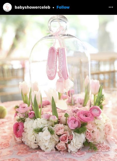 25 Adorably Cute Baby Shower Centerpiece Ideas Ballerina Baby Shower Theme, Ballerina Baby Showers, Ballet Birthday, Ballet Party, Ballerina Birthday Parties, Tafel Decor, Ballerina Party, Ballerina Birthday, Shower Centerpieces