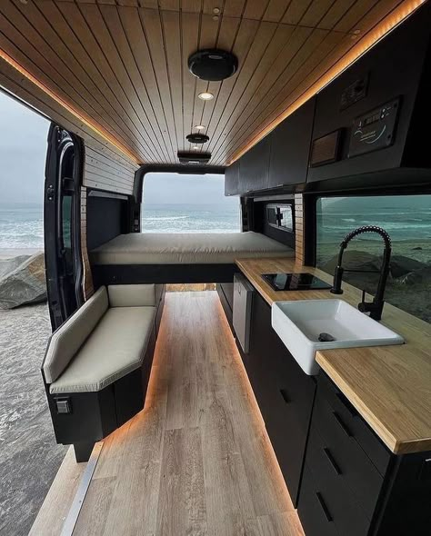 Kombi Food Truck, Kombi Trailer, Sprinter Van Camper, Camper Interior Design, Old School Bus, Kombi Home, Sprinter Van Conversion, Van Conversion Interior, Caravan Interior