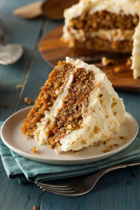 Ina Garten Carrot Cake is made with white sugar, vegetable oil, large eggs, vanilla extract, all-purpose flour, baking soda, baking powder, ground cinnamon, salt, grated carrots, and chopped pecans. This Barefoot Contessa Carrot Cake recipe creates a dessert that takes about 1 hour and 20 minutes to prepare and can serve up to 12 people. Martha Stewart Carrot Cake, Homemade Carrot Cake, The Cheesecake Factory, Best Carrot Cake, The Whoot, Carrot Cake Recipe, Cheesecake Factory, Almond Cakes, Moist Cakes