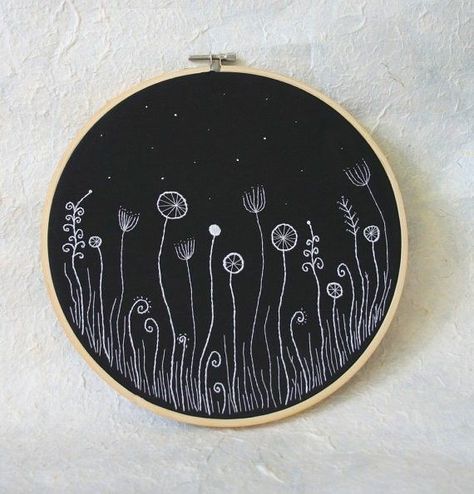 Hoop Night Embroidery, Hoop Frame, Hoop Wall Art, Embroidery Hoop Crafts, Embroidery Hoop Wall, Embroidery Hoop Wall Art, Dmc Embroidery, Night Flowers, Pola Sulam