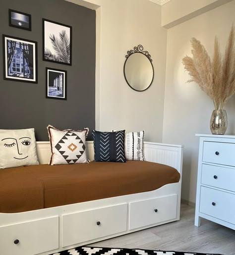 Ikea Hemnes Divan, Ikea Divan, Hemnes Divan, Guest Bedroom Home Office, Daybed Room, Guest Bedroom/office, Small Guest Bedroom, Small Apartment Interior, Ikea Hemnes