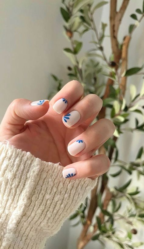 Cute Easy Gel Nail Designs Short Nails, Simple Nail Art Natural Nails, Short Almond Nails With Flowers, Simple White Nails With Designs, Simple Blue Flower Nails, Simple Biab Designs, Henna Inspired Nails, Short Nail Designs Oval, Nail Designs With White Base