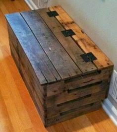 Pallet Trunk, Diy Pallet Decor, Hope Chests, Pallet Chest, Pallets Projects, Pallet Project, Pallet Decor, Recycled Pallet, Wooden Pallet Projects