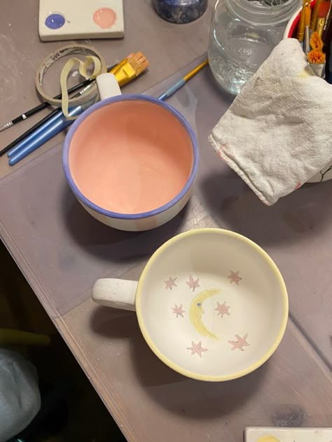 Cup And Saucer Painting Ideas, Creative Space Keramik Ideas, Pottery Painting Mug Ideas, Ceramic Painting Ideas Mugs, Creative Space Keramik, Aesthetic Pottery Painting, Color Me Mine Ideas Inspiration, Pottery Painting Aesthetic, Diy Pottery Painting