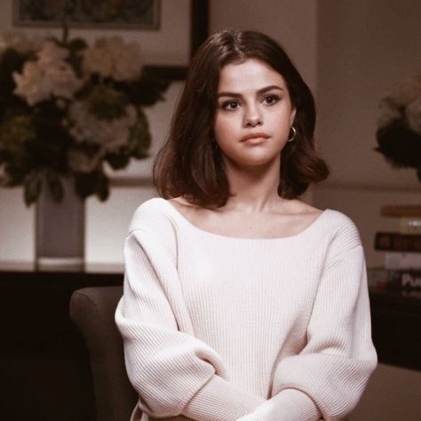 Selena Gomez Haircut, Selena Gomez Short Hair, Selena Gomez Hair, Selena Gomez Pictures, Shot Hair Styles, Friend Group, Remus Lupin, Penteado Cabelo Curto, Cut My Hair