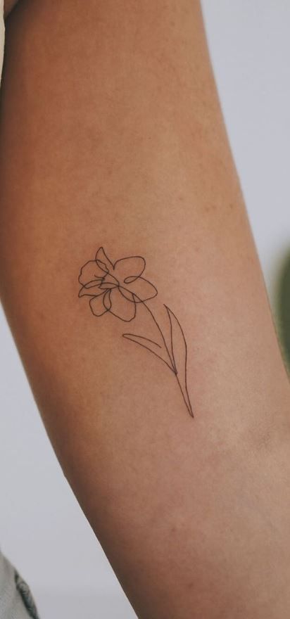 Tattoo Ideas Flower Daffodil, Small Line Art Flower Tattoos, Daffodil Sketch Tattoo, Matching Daffodil Tattoos, Ankle Daffodil Tattoo, Minimalist Dafodill Tattoo, Daffodil Tattoo One Line, Linework Daffodil Tattoo, Daffodil Tattoo Meaning