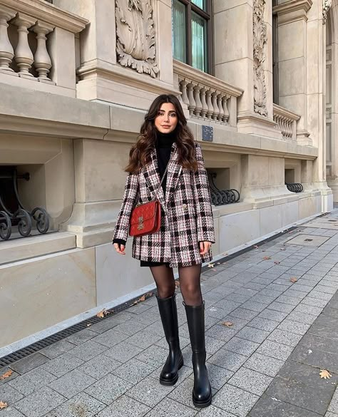 Image discovered by Mashka ✿. Find images and videos about fashion, style and beauty on We Heart It - the app to get lost in what you love. Ayda Hadi, Europe Outfits, Paris Outfits, Looks Chic, 가을 패션, Autumn Outfit, Mode Inspiration, Winter Fashion Outfits, Looks Vintage