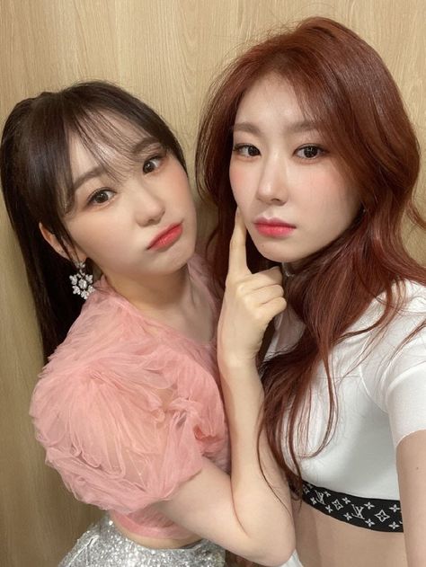 Chae Sisters, Izone Chaeyeon, Iz*one Chaeyeon, Chaeyeon Izone, Chaeryeong Itzy, Lee Chaeyeon, Lee Chaeryeong, Shin Yuna, Shin Ryujin