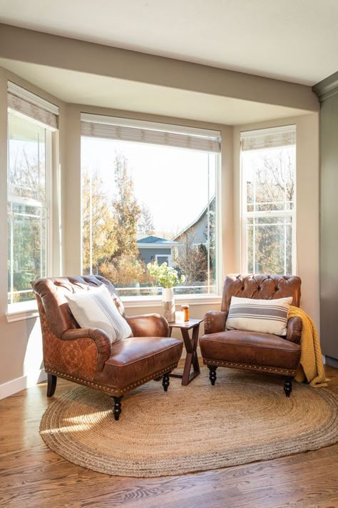 Style A Bay Window, Bay Window Decorating Ideas Living Room, Office With Bay Window, Bay Window Chairs, Living Room With Bay Window Layout, Bay Window Living Room Layout, Bay Window Ideas Living Room, Bay Window Nook, Dining Room With Bay Window