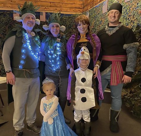 Frozen family costumes, Elsa, Anna, Olaf, Kristof and the trolls! Frozen Trolls Costume, Frozen Troll Costume, Diy Frozen Costume, Elsa Family Halloween Costume, Diy Frozen Family Costumes, Frozen Costumes Diy, Diy Frozen Trolls Costume, Diy Frozen Costumes For Family, Frozen 2 Costumes