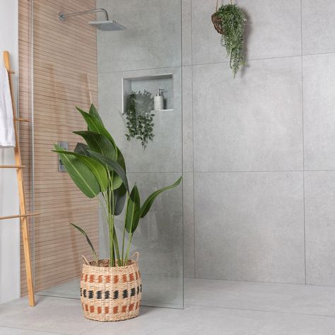 Our Top Home Spa Bathroom Ideas - Walls and Floors Concrete Minimalist House, Concrete Minimalist, Home Spa Bathroom, Light Grey Bathrooms, Minimalist Houses, Grey Wall Tiles, Bathroom Lighting Ideas, Grey Bathroom Tiles, Concrete Bathroom