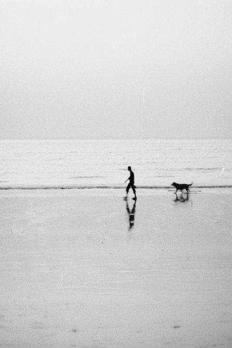 Minimalist Film Photography, Simple Film Photography, Black And White Sea Photography, Black White Film Photography, Black Film Photography, Black And White Analog Photography, Bw Film Photography, Black And White 35mm Film, B W Photography