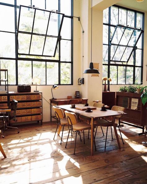 New Yorker Loft, Sunroom Kitchen, Wall Partition, Interior Vintage, Lots Of Windows, Wooden Floors, Loft Living, Nordic Interior, Industrial Loft