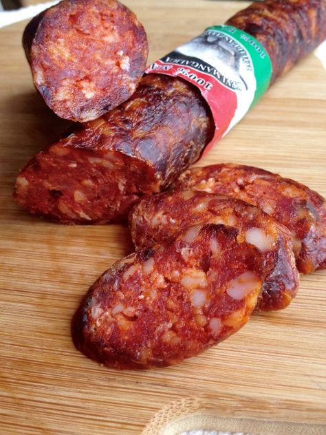 Hungarian smoked paprika sausage Hungarian Soups, Hungarian Sausage Recipe, Hungarian Sausage, Salami Recipe, Easy Apple Dumplings, Salami Recipes, Cured Meat Recipes, Sausage Making Recipes, Sausage Bites