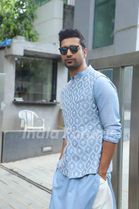 Kurta Pajama Style For Men, Traditional Kurta Pajama For Men, Diwali Mens Kurta, Kurta Pajama Sadri Mens, Diwali Dress For Men, Mens Kurta Pajama Designs, Kurta Pajama With Nehru Jacket Wedding, Designer Kurta Pajama For Men, Bandi Kurta Mens Fashion