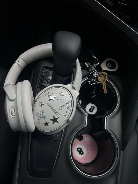 Girly Car Accessories, Bose Quietcomfort, Car Deco, Cool Car Accessories, Girly Car, Image Swag, Car Essentials, Cute Car Accessories, Mia 3