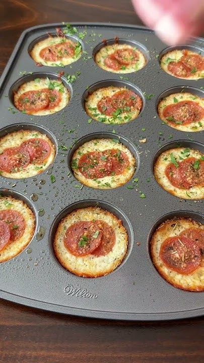 Keto Pepperoni Pizza Chips Keto Pizza Chips, Keto Pepperoni Recipes, Pepperoni Crisps, Keto Pepperoni Pizza, Pepperoni Bites, Keto Pepperoni, Pepperoni Chips, Roasted Okra, Pizza Chips