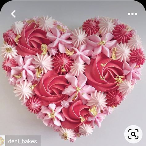 Heart Shaped Cake Ideas Valentine's Day, Heart Design Cake Ideas, Heart Cake Decoration Ideas, Valentine's Cake Design, Valentine’s Day Cakes Ideas, Heart Cupcake Cake, Valentines Day Cake Ideas Heart Shapes, Heart Shaped Valentines Cake, Valentine Cakes Ideas