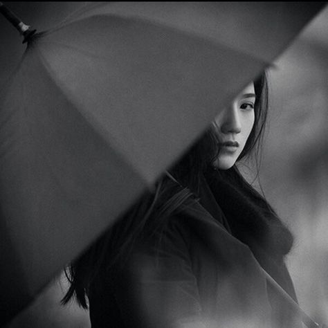 Umbrella Photoshoot, Rain Shoot, Rainy Photoshoot, Rainy Photography, Rainy Day Photography, Rain Night, Umbrella Photography, Umbrella Photo, Photographie Portrait Inspiration