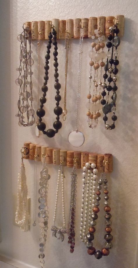 Wine Cork Jewelry, Wine Cork Ideas, Wine Cork Diy Crafts, Wine Cork Projects, Jewellery Storage Display, Jewelry Storage Diy, Cork Crafts Diy, Cork Jewelry, Diy Jewelry To Sell