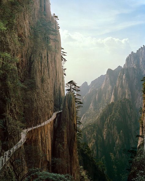 Huang Shan mountain (yellow mountain0 China - sunday drive? Huangshan Mountains, Narrow Path, Huangshan, Dangerous Roads, China Travel, Polenta, Finger Food, Mongolia, Places Around The World