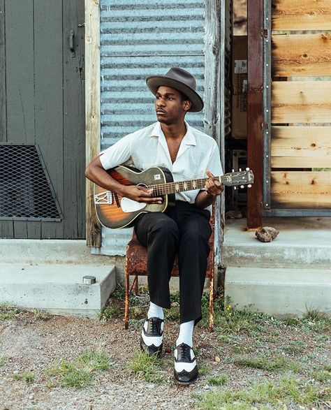 Leon Bridges Leon Bridges, Soul Songs, Le Male, I'm With The Band, Ear Candy, Soul Music, I Love Music, Bob Marley, Classic Rock