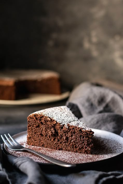 5-ingredient flourless chocolate cake (with no butter) Chocolate Cake No Butter, Tahini Dessert, Cake No Butter, Pastry Photography, Food Photography Cake, Premium Cake, Food Photography Dessert, Food Photography Composition, Walnut Butter