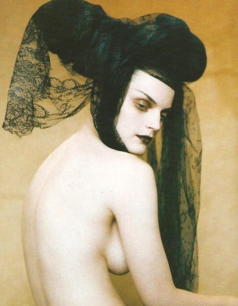 Black lace Guinevere Van Seenus, Sarah Moon, Creation Photo, Paolo Roversi, Robert Mapplethorpe, Foto Art, Vogue Italia, Dark Beauty, Dark Fashion