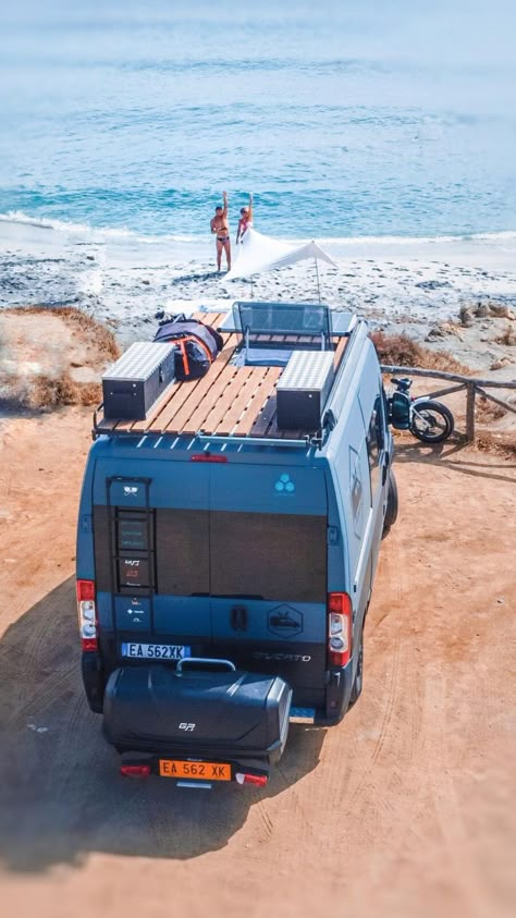 Campervan Roof Deck, Camper Van Roof Deck, Surf Campervan, Van Camping Ideas, Camping Setup Ideas, France Life, Motorhome Living, Surf Van, Minivan Camping