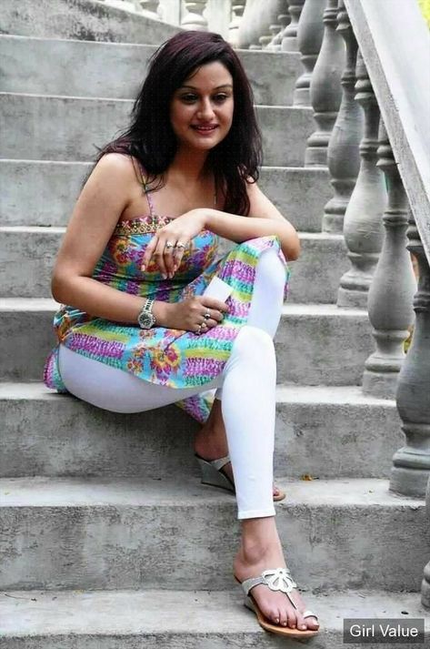 Aarthi Agarwal, Sonia Agarwal, Hot Dresses Tight, Teen Girl Dresses, Hot Images, Bollywood Girls, Simple Image, Indian Beauty Saree