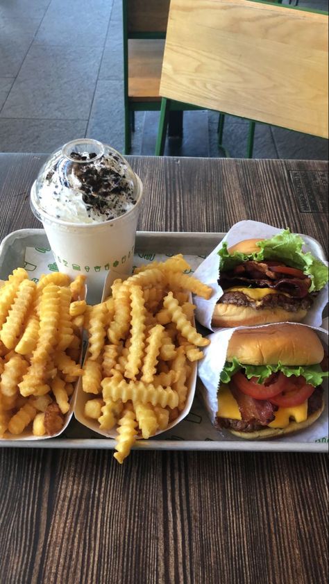 Shake Shack Aesthetic, Shake Aesthetic, Shake Shak, Music Cafe, Vintage T Shirt Design, Simple Family Meals, The Best Dessert, Shake Shack, Food Babe