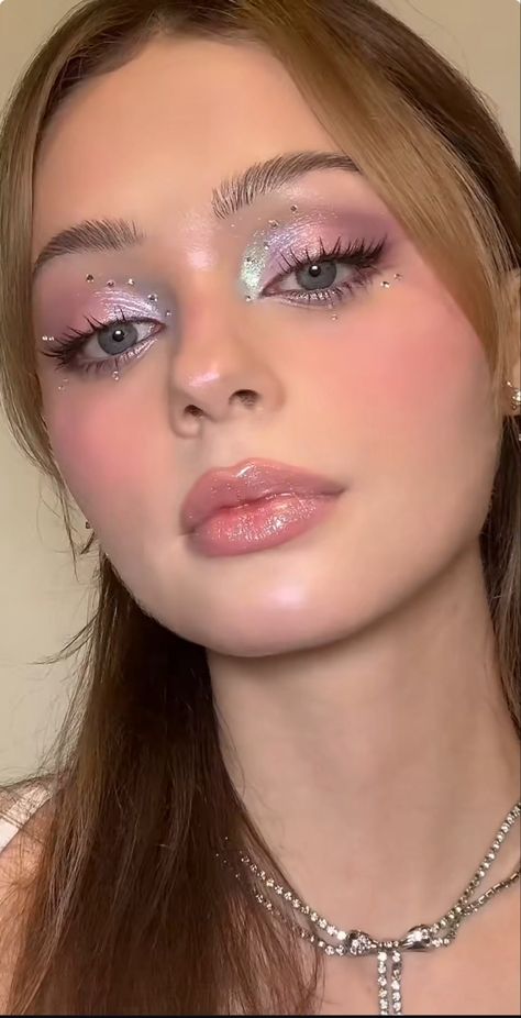 Pink Dance Makeup, Glittery Pink Eyeshadow, Pink Silver Makeup Looks, Disco Aesthetic Makeup, Fairy Pink Makeup, Winter Dance Makeup, Fairy Makeup Looks Simple, Silver And Pink Makeup, Pink Silver Makeup