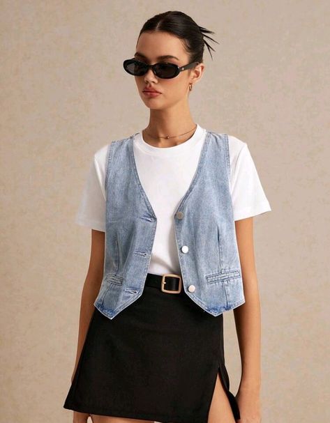 Friday Outfit For Work, Denim Vest Outfit, Denim Shirt Outfit, Womens Sleeveless Tops, Outfit Jeans, Thrift Fashion, Causual Outfits, Vest Outfits, Vacation Style