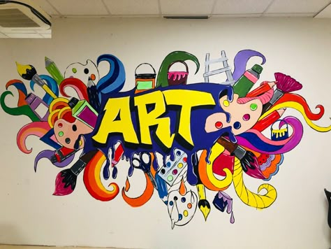 School Murals Art Room, Graffiti School Wall, Wall Paint Designs Classroom, School Walls Painted, Graffiti Art Classroom, Drawings About Art, Mural Art For School, Easy School Murals, Art Class Wall Painting