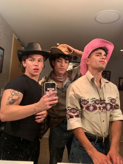 Western Cowboy Aesthetic Men, Cowgirl Outfits Men, Hot Cowboy Costume Men, Aesthetic Cowboy Costume, Men’s Cowboy Clothes, Aesthetic Cowboy Outfit Men, Rbd Outfits Ideas Concert Men, Cowboy Theme Outfit Men, Cowboy Theme Party Aesthetic