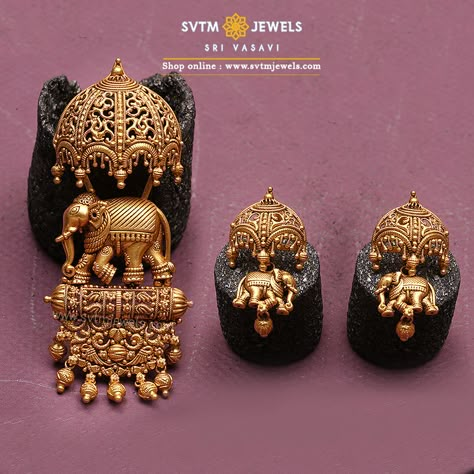 Inspired By this pendant Set is on Parade Elephant .this 22kt yellow gold elephant pendant and Earrings Studded with traditional umbrella on the elephants. Temple Jwellary, Traditional Umbrella, Flower Pearl Necklace, Gold Elephant Pendant, Jaipur Jewelry, Temple Jewellery Earrings, Couples Necklace, Gold Temple Jewellery, Gold Jewelry Outfits