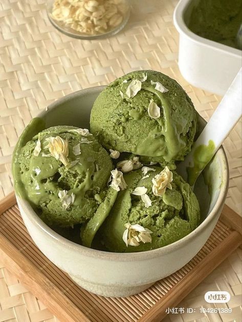 Green And Beige Aesthetic, Green Tea Aesthetic, Matcha Snacks, Matcha Cafe, Matcha Lover, Matcha Aesthetic, Matcha Ice Cream, Mint Green Aesthetic, Matcha Drink