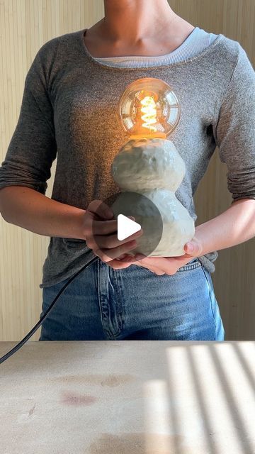 Pottery Lamp Diy, Clay Lamp Diy, Diy Light Bulb Crafts, Clay Lamp, Lightbulb Moment, Light Bulb Crafts, Ceramic Lamps, Lamp Diy, Pottery Lamp