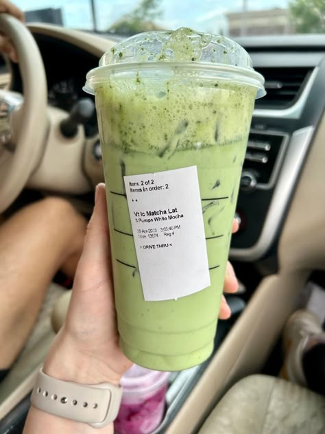 Matcha Latte Recipe Starbucks, Starbucks Custom Drinks, Matcha Latte Starbucks, Starbucks Cafe, Starbies Drinks, Starbucks Ideas, Sweet Matcha, Matcha Green Tea Recipes, Drink Starbucks