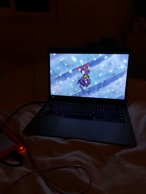 Netflix In Bed Aesthetic, Watching Series In Bed Aesthetic, Watching Netflix In Bed Aesthetic, Anime On Laptop Aesthetic, Watching Netflix In Bed, Netflix And Chill Aesthetic Night, Watching Movies In Bed, Chilling In Bed, Watching Movies Aesthetic Night Laptop