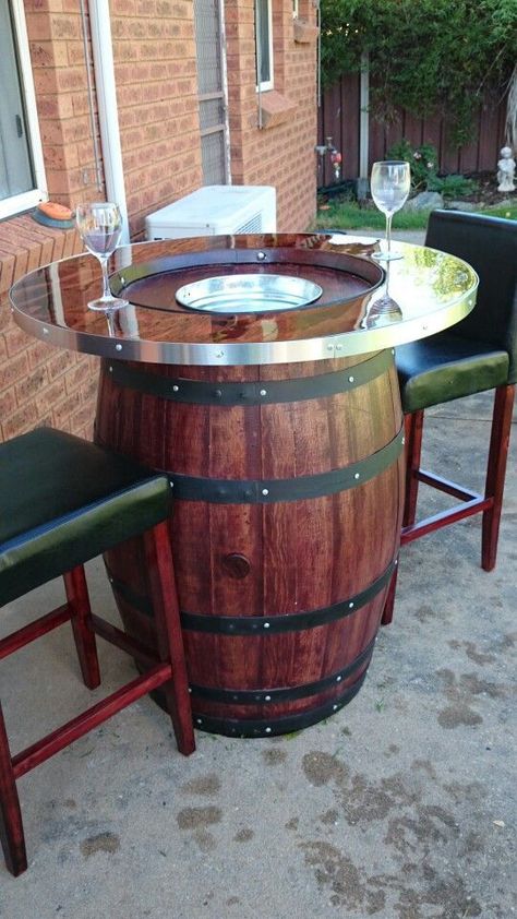 Wine barrel table/bar, with concealed ice bucket under the lid to keep drinks cool. Wine Barrel Table Diy, Barrel Table Diy, Wine Barrel Bar Table, Barrel Bar Table, Tonneau Bar, Bar Table Ideas, Wine Barrel Diy, Barrel Tables, Whiskey Barrel Ideas