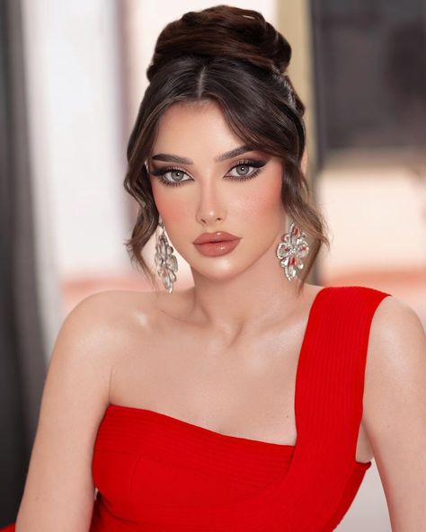 Mekap Mata, Classy Makeup, Bridal Eye Makeup, Glamorous Hair, Smink Inspiration, Wedding Makeup Looks, Bridal Makeup Looks, Glamour Makeup, Celebrity List