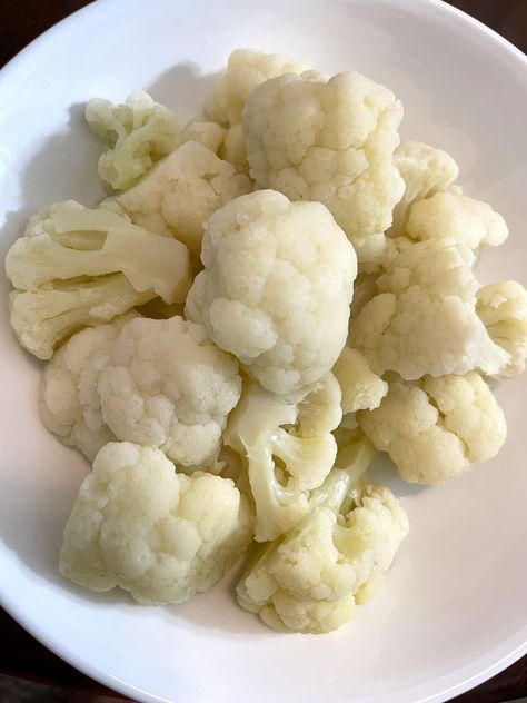 boiled cauliflower Boiled Cauliflower, Frozen Cauliflower Recipes, Boil Cauliflower, Vegetarian Food Ideas, How To Cook Cauliflower, Boiled Cabbage, New Year's Eve Dinner, Vegetable Side Dishes Healthy, Perfect Boiled Egg