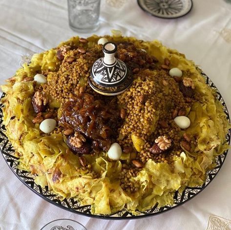 Moroccan Food Aethstetic, Moroccan Food Traditional, Chicken And Lentils, Moroccan Foods, Moroccan Dish, Moroccan Dinner, Stewed Chicken, Morocco Food, Moroccan Cooking