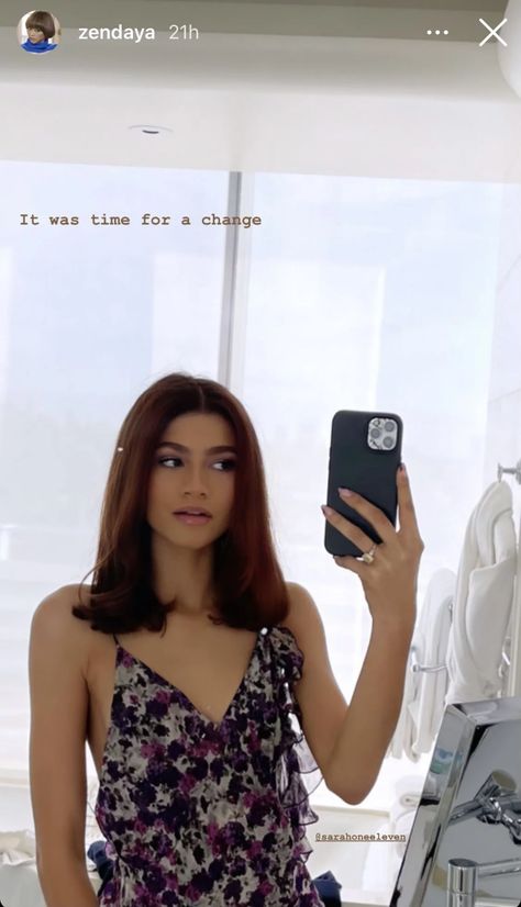 Zendaya Debuted a New Lob Haircut and Red Hair Color | POPSUGAR Beauty Zendaya Red Hair, Auburn Bob, Estilo Zendaya, Zendaya Hair, Zendaya Style, Marvel Photo, Lob Haircut, Peinados Fáciles Para Cabello Corto, Zendaya Coleman