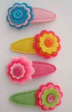 Camelia Chanel, Hair Bow, Felt Hair Accessories, Felt Hair Clips, Hair Clips Diy, Baby Hair Clips, Creation Couture, Diy Hair Bows, Flower Hair Clips