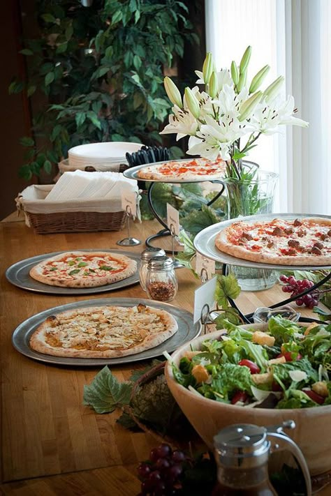 Gourmet Pizza Bars | Pizza bar ideas for your next party. #youresopretty Buffet Table Wedding Receptions, Wedding Reception Food Buffet, Pizza Wedding, Wedding Food Table, Reception Buffet, Pizza Buffet, Buffet Wedding Reception, Wedding Reception Dinner, Gourmet Pizza