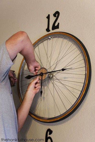 vintage bicycle wheel clock, home decor, repurposing upcycling, wall decor Vintage Saat, Bicycle Clock, Giant Clock, Wheel Clock, Clock Home Decor, Apartment Studio, Bicycle Decor, Bicycle Wheels, Wheel Decor