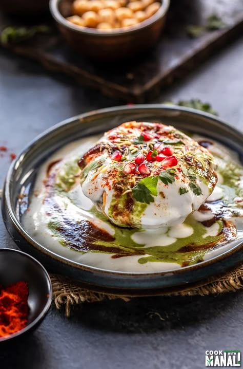 Kachori Snapchat, Kachori Photography, Raj Kachori Recipe, Indian Food Catering, Gastronomic Food, Indian Vegetable Recipes, Indian Chaat, Kachori Recipe, Indian Fast Food