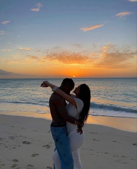 Kylie And Travis Scott, Romantic Beach Photos, Kylie Jenner Fotos, Kylie Scott, Kylie Travis, Estilo Kylie Jenner, Romantic Beach, Kylie Kristen Jenner, King Kylie